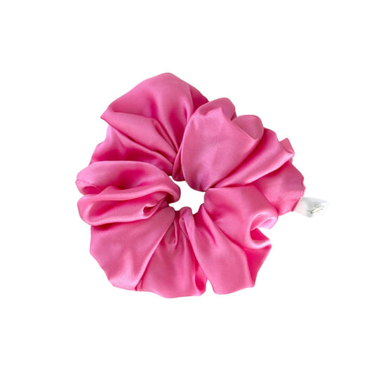 Bubblegum is your pop of pink for every season. Crafted from premium satin to protect your strands from breakage and creasing, it adds a touch of fun to any ponytail, bun, or braid. Whether you’re dressing up or keeping it casual, Bubblegum is the sweet finishing touch your hair’s been waiting for